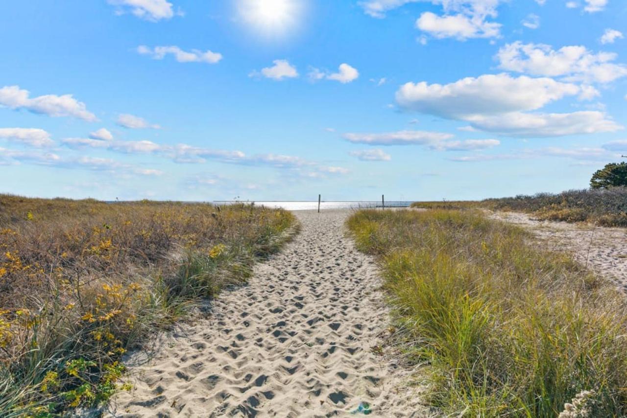 Cozy Spacious Home Walk To The Beach And 1 Mile To Downtown Hyannis Barnstable Buitenkant foto