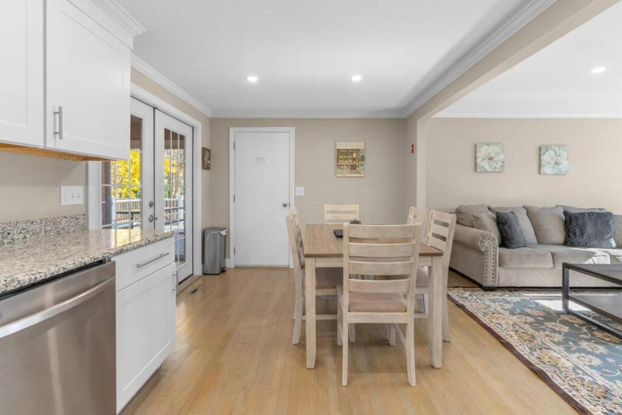 Cozy Spacious Home Walk To The Beach And 1 Mile To Downtown Hyannis Barnstable Buitenkant foto