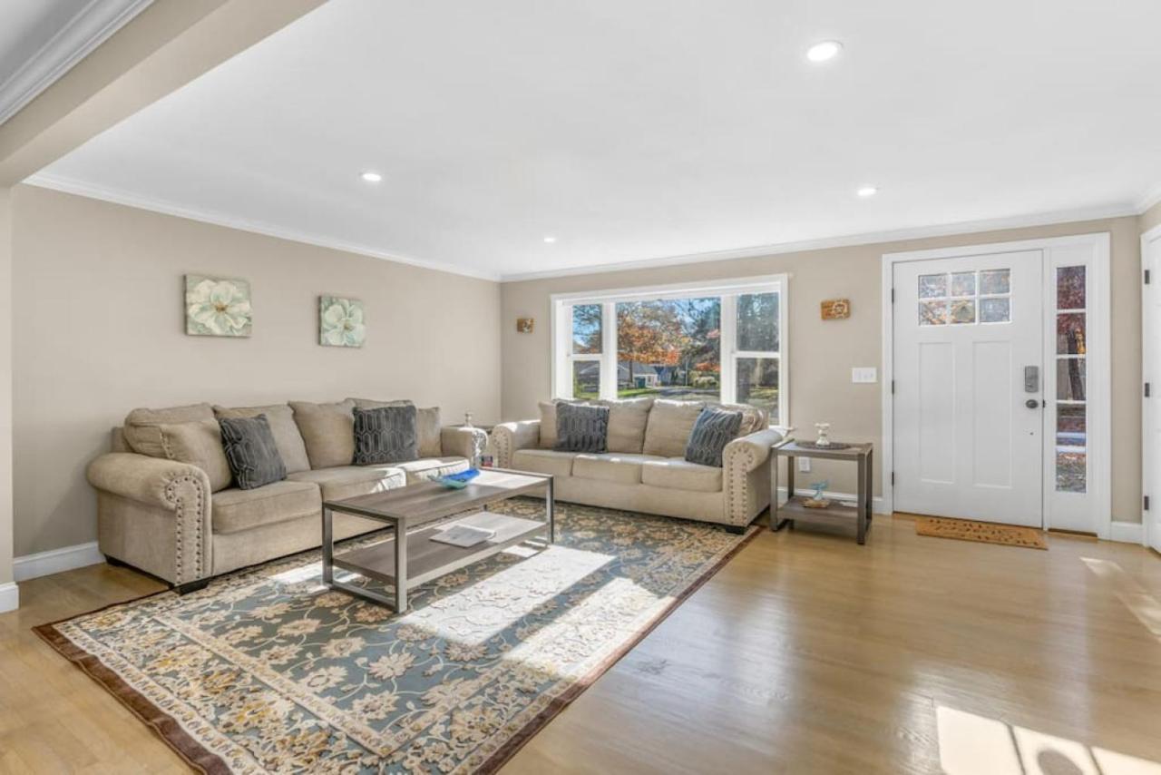 Cozy Spacious Home Walk To The Beach And 1 Mile To Downtown Hyannis Barnstable Buitenkant foto