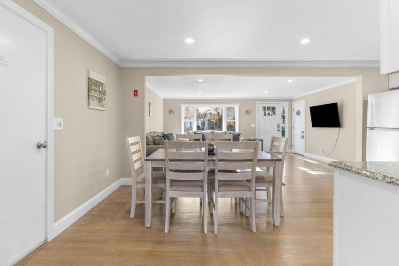 Cozy Spacious Home Walk To The Beach And 1 Mile To Downtown Hyannis Barnstable Buitenkant foto